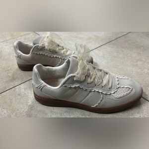 Elegant Lace Women's Sneakers